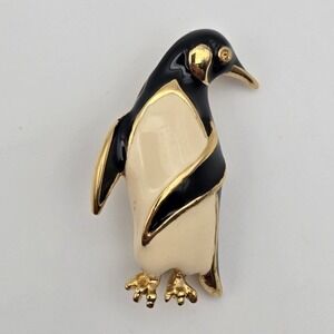 Vtg Penguin Brooch Pin Gold Tone Enamel Animal Figural Bird Cute Gift Winter